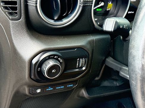 Used 2023 Jeep Wrangler Unlimited Sahara w/ Cold Weather Group AWD/4WD image 11