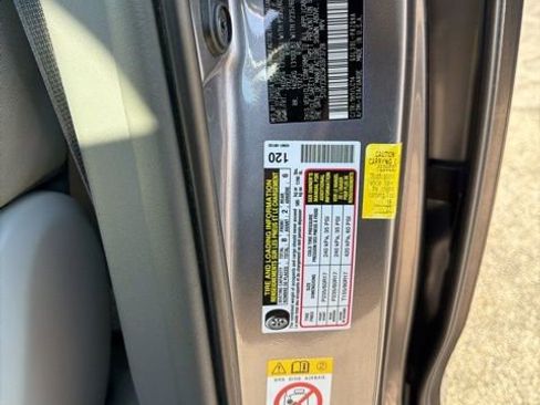 Used 2019 Toyota Sienna XLE image 27