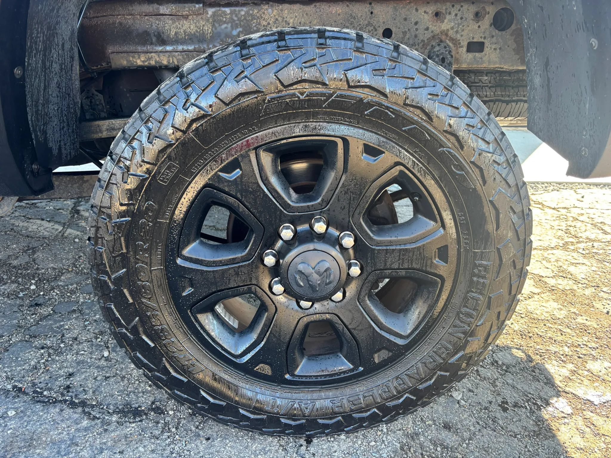 Used 2018 RAM 2500 Laramie w/ Snow Chief Group AWD/4WD image 2