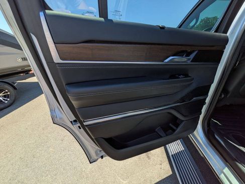 Used 2023 Jeep Grand Wagoneer 4WD image 29