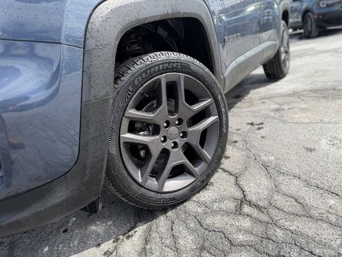 Used 2021 Jeep Renegade Latitude image 2