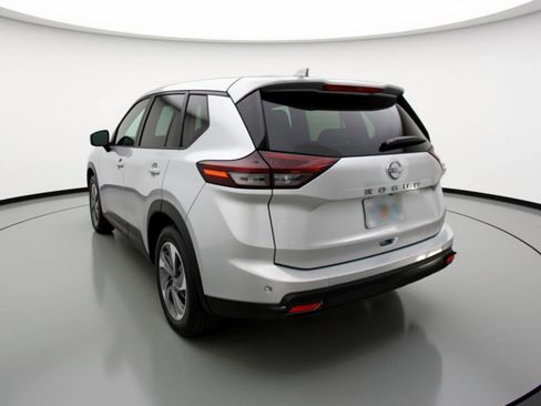 Used 2025 Nissan Rogue SV image 6