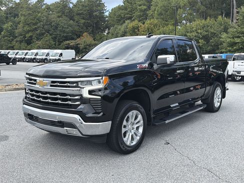 Used 2022 Chevrolet Silverado 1500 LTZ w/ Technology Package AWD/4WD image 3