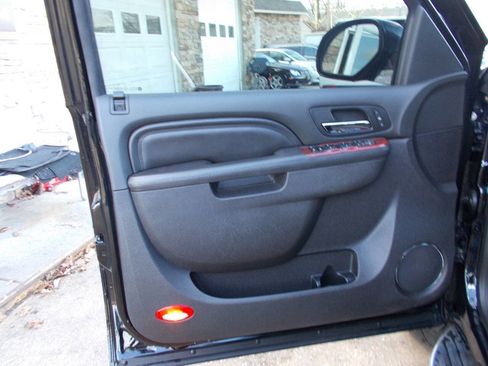 Used 2013 Cadillac Escalade EXT Luxury image 9