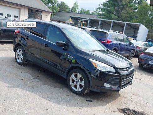 Used 2016 Ford Escape SE w/ SE Cold Weather Package AWD/4WD image 1