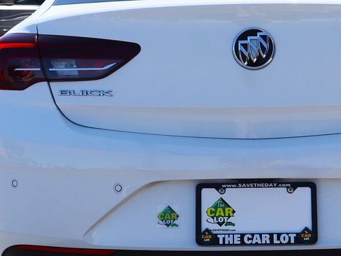 Used 2018 Buick Regal Preferred w/ Sights and Sounds Package image 19