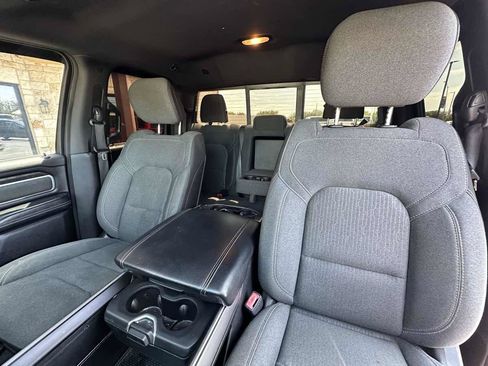 Used 2019 RAM 1500 Big Horn AWD/4WD image 9