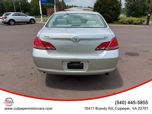 Used 2010 Toyota Avalon XLS FWD image 4