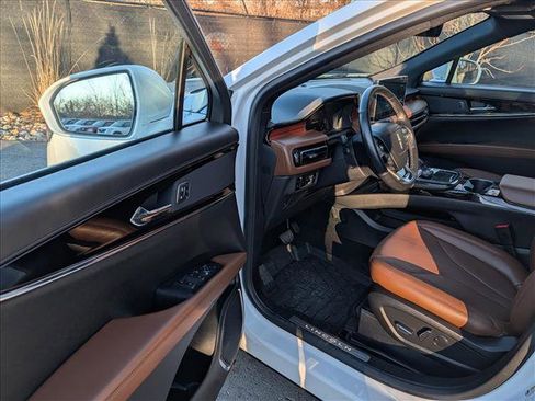 Certified 2023 Lincoln Nautilus Reserve image 28