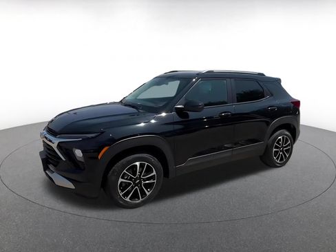 Used 2025 Chevrolet TrailBlazer LT w/ Driver Confidence Package AWD/4WD image 6
