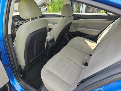 Used 2017 Hyundai Elantra SE image 16