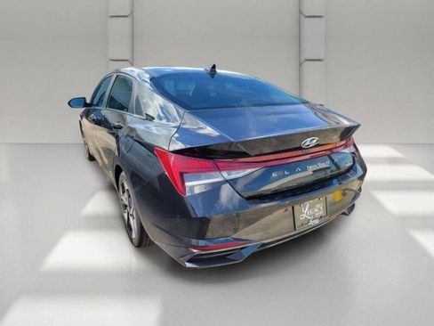 Used 2023 Hyundai Elantra Limited w/ Preferred Accessory Package FWD image 5