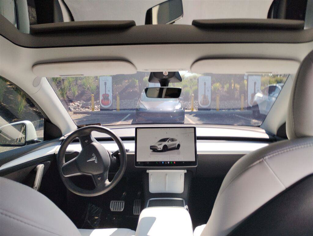Used 2023 Tesla Model Y Performance AWD/4WD image 15