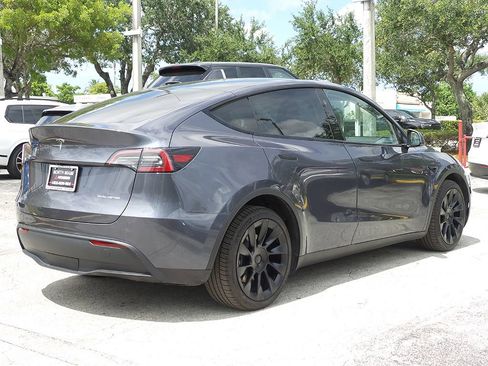 Used 2023 Tesla Model Y Long Range AWD/4WD image 10