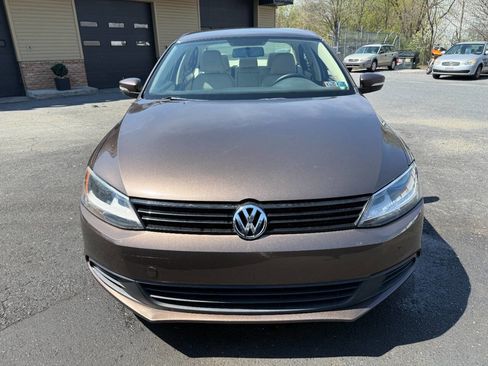 Used 2011 Volkswagen Jetta SE image 2