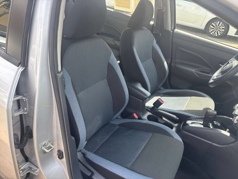 Used 2025 Nissan Versa SV FWD image 33
