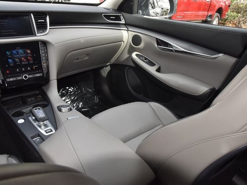 Used 2025 INFINITI QX50 Luxe image 17