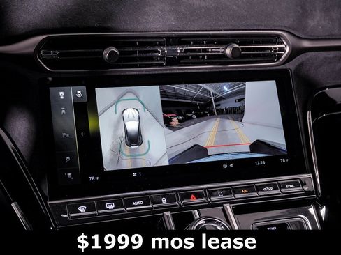 Used 2025 Aston Martin V8 Vantage Coupe image 29