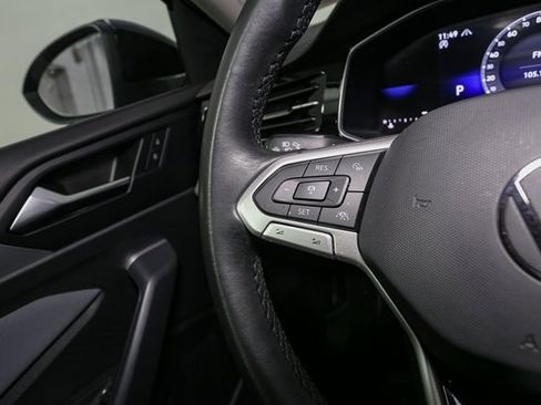 Used 2025 Volkswagen Jetta SE image 27