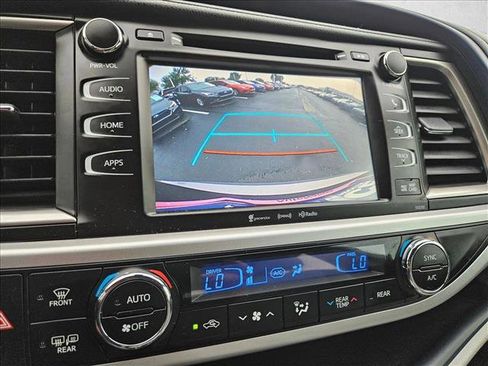 Used 2019 Toyota Highlander XLE image 15