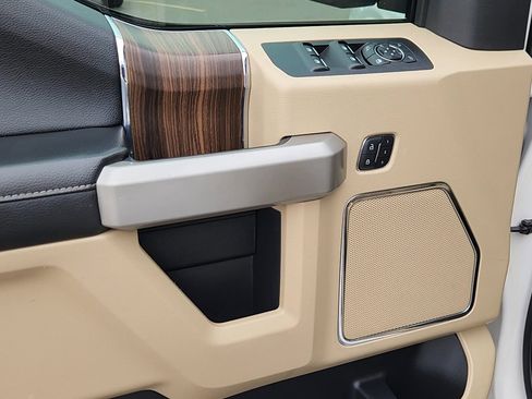 Used 2017 Ford F150 Lariat image 27