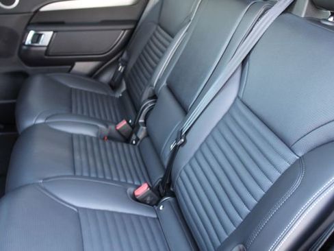 Used 2025 Land Rover Discovery Dynamic SE image 5