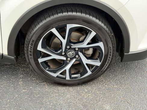 Used 2019 Toyota C-HR XLE FWD image 25