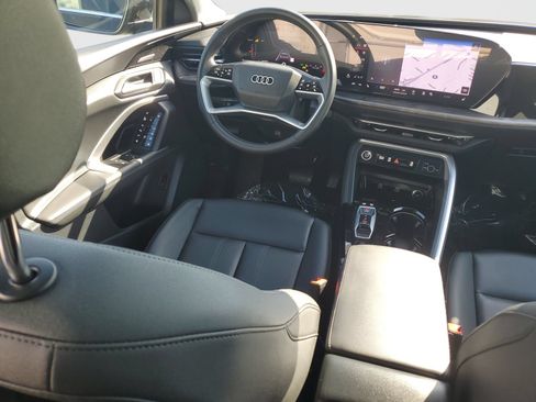 Used 2025 Audi Q5 Premium Plus w/ Premium Plus AWD/4WD image 11