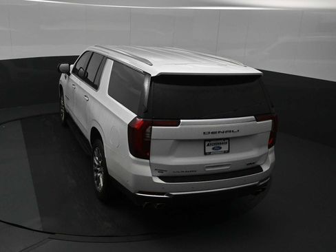 Used 2025 GMC Yukon XL Denali AWD/4WD image 44