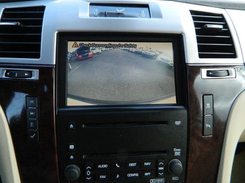 Used 2007 Cadillac Escalade AWD w/ Information Package image 22