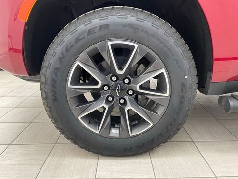 Used 2021 Chevrolet Tahoe Z71 w/ Luxury Package AWD/4WD image 6