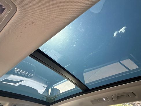 Used 2021 Volkswagen Tiguan SE w/ Panoramic Sunroof Package AWD/4WD image 15