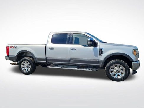 Used 2018 Ford F250 Lariat w/ Chrome Package image 2