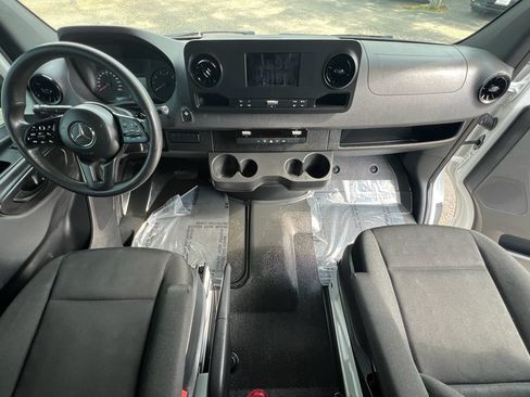 Used 2019 Mercedes-Benz Sprinter 1500 image 12