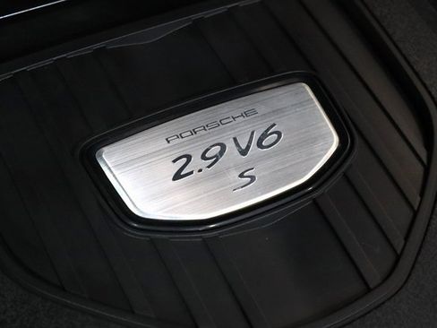 Used 2018 Porsche Panamera 4S image 33