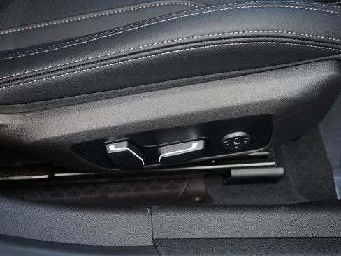 Used 2025 BMW 330i xDrive Sedan w/ Convenience Package image 26