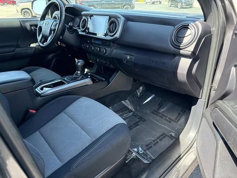 Used 2021 Toyota Tacoma TRD Off-Road w/ Technology Package AWD/4WD image 14