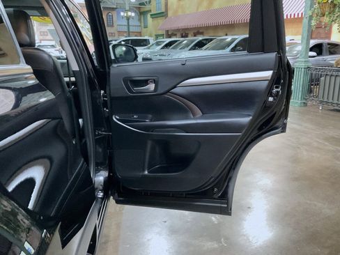 Used 2019 Toyota Highlander XLE w/ Protection Package #3 image 17