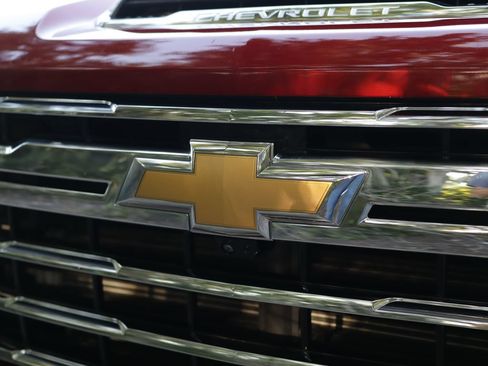 Used 2025 Chevrolet Silverado 2500 LTZ w/ LTZ Premium Package AWD/4WD image 38