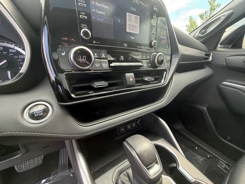 Used 2021 Toyota Highlander XSE AWD/4WD image 12