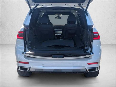 Used 2023 BMW X7 xDrive40i w/ Premium Package image 6