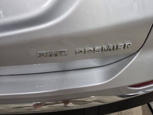 Used 2021 Chevrolet Equinox Premier w/ LPO, Floor Liner Package AWD/4WD image 15