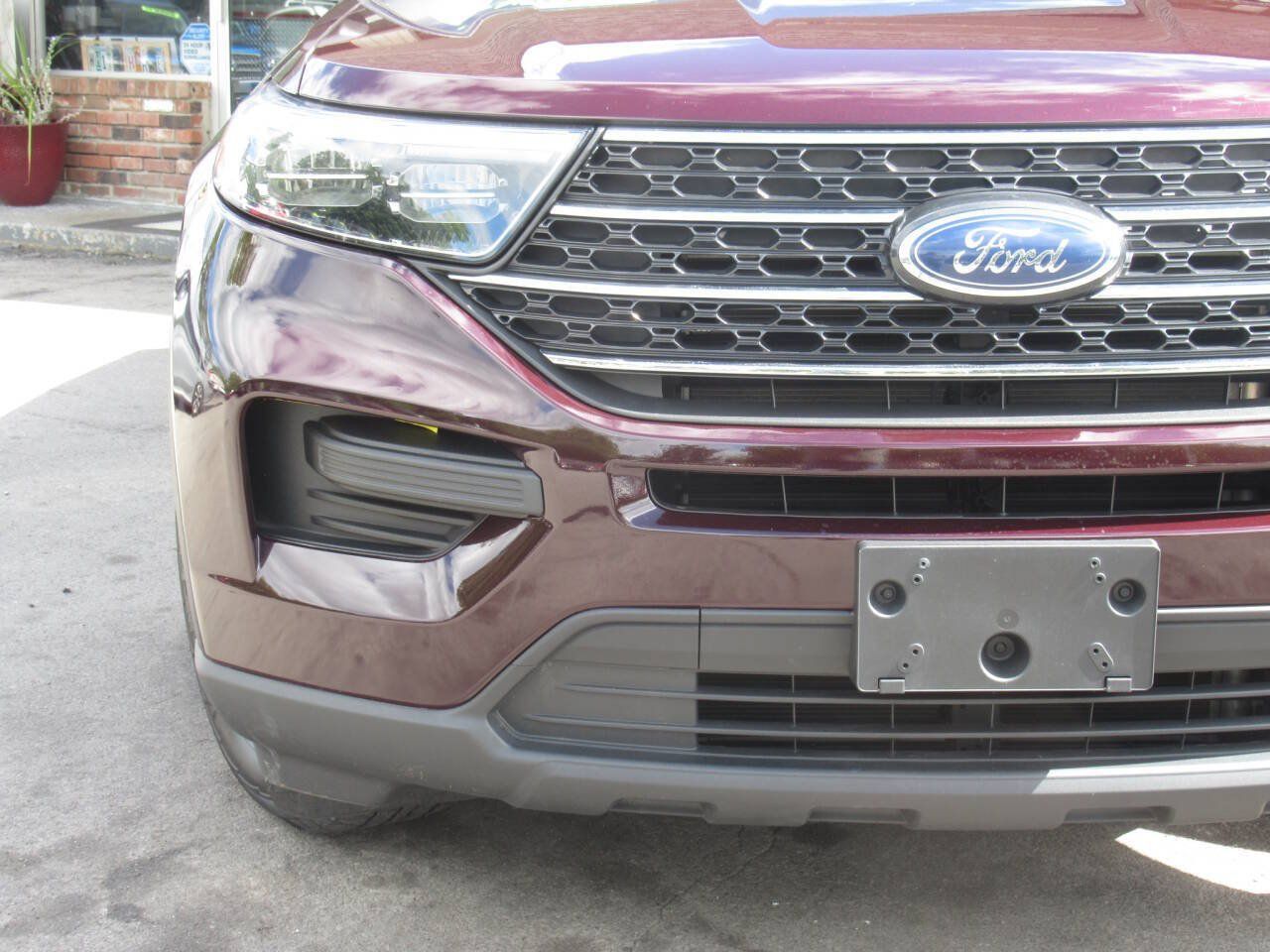 Used 2023 Ford Explorer XLT w/ Class IV Trailer Tow Package AWD/4WD image 3