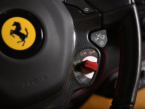 Used 2015 Ferrari 458 Italia Coupe RWD image 37