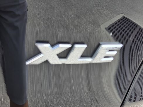 Used 2024 Toyota RAV4 XLE FWD image 17