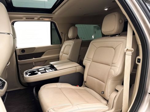 Used 2018 Lincoln Navigator Reserve w/ Technology Package AWD/4WD image 32