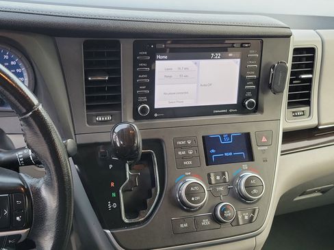 Used 2020 Toyota Sienna XLE image 11