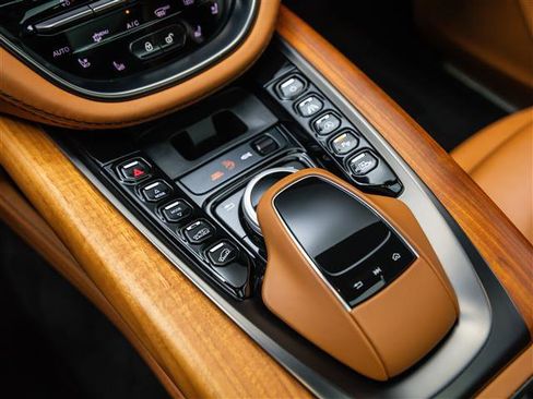 Used 2022 Aston Martin DBX image 10