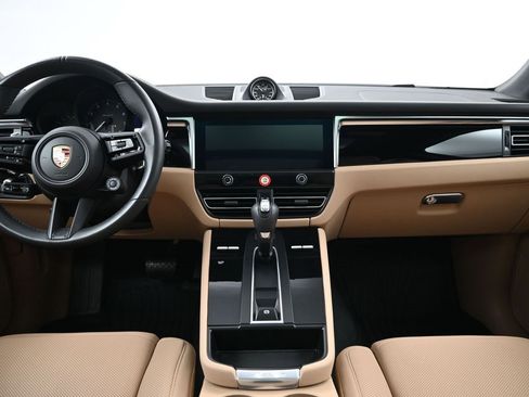 Certified 2023 Porsche Macan Turbo image 9