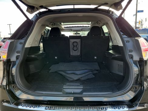 Used 2016 Nissan Rogue SV w/ SV Premium Package image 9